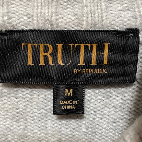 Chunky Viscose/Wool Blend Light Gray Turtleneck Cozy Knit Sweater - Picture 2 of 12